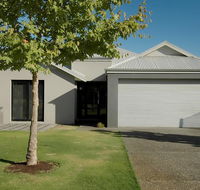 THE SANCTUARY LUXURY HOLIDAY HOME - Accommodation VIC