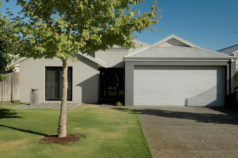 THE SANCTUARY LUXURY HOLIDAY HOME - Accommodation VIC 0