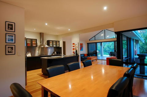 THE SANCTUARY LUXURY HOLIDAY HOME - Accommodation VIC 19