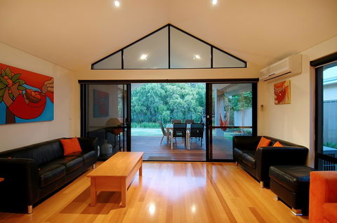 THE SANCTUARY LUXURY HOLIDAY HOME - Accommodation VIC 16