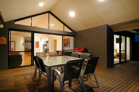 THE SANCTUARY LUXURY HOLIDAY HOME - Accommodation VIC 25