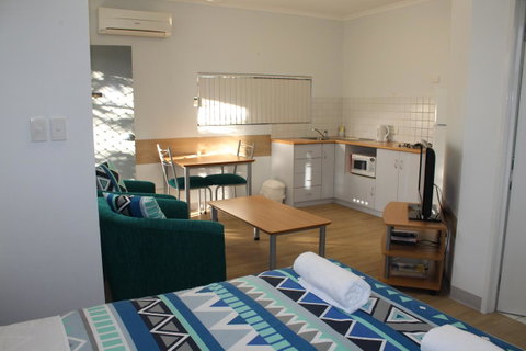 Mandurah Ocean Marina Chalets - Accommodation VIC 1