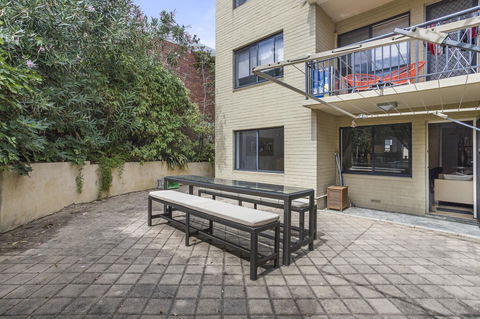 Gorgeous 26 1 Bed Designer Fitout Perfect Location - Accommodation VIC 11