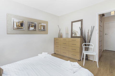 Gorgeous 26 1 Bed Designer Fitout Perfect Location - Accommodation VIC 28