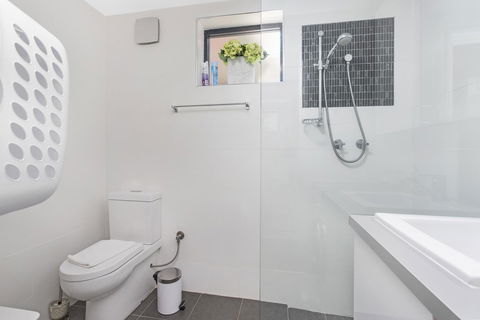 Gorgeous 26 1 Bed Designer Fitout Perfect Location - Accommodation VIC 29