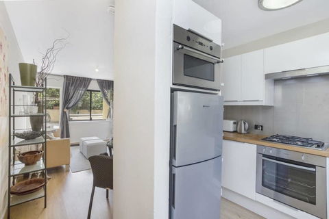 Gorgeous 26 1 Bed Designer Fitout Perfect Location - Accommodation VIC 32