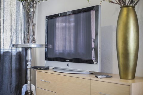 Gorgeous 26 1 Bed Designer Fitout Perfect Location - Accommodation VIC 3
