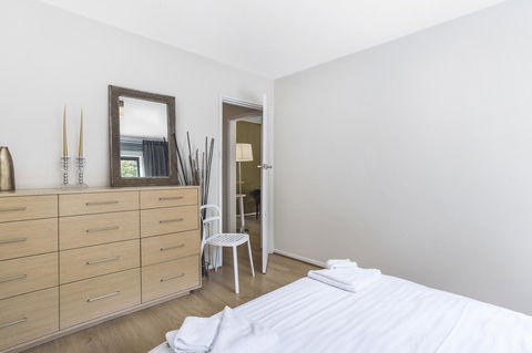 Gorgeous 26 1 Bed Designer Fitout Perfect Location - Accommodation VIC 17