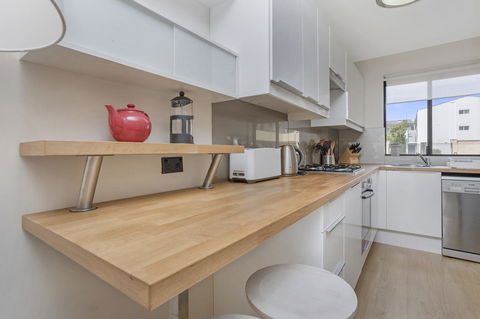 Gorgeous 26 1 Bed Designer Fitout Perfect Location - Accommodation VIC 16