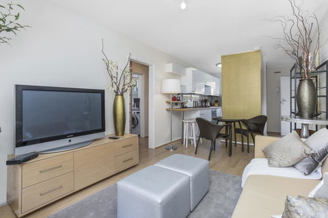 Gorgeous 26 1 Bed Designer Fitout Perfect Location - Accommodation VIC 20
