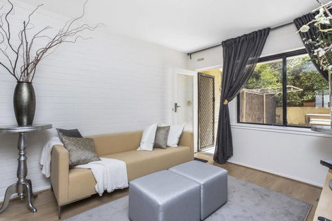 Gorgeous 26 1 Bed Designer Fitout Perfect Location - Accommodation VIC 41