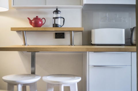 Gorgeous 26 1 Bed Designer Fitout Perfect Location - Accommodation VIC 19
