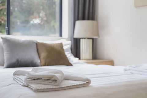 Gorgeous 26 1 Bed Designer Fitout Perfect Location - Accommodation VIC 4