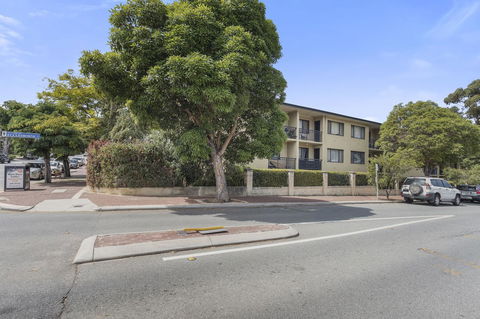 Gorgeous 26 1 Bed Designer Fitout Perfect Location - Accommodation VIC 25