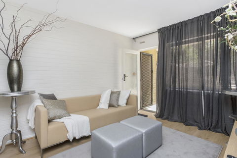 Gorgeous 26 1 Bed Designer Fitout Perfect Location - Accommodation VIC 8