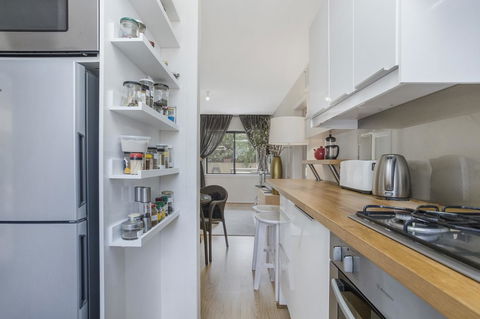 Gorgeous 26 1 Bed Designer Fitout Perfect Location - Accommodation VIC 7