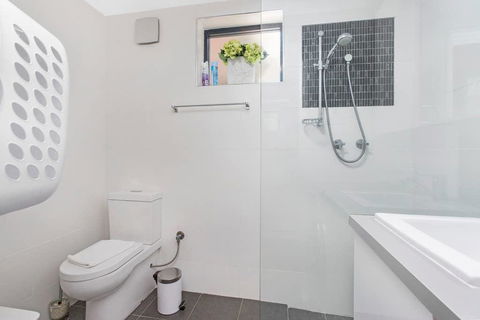 Gorgeous 26 1 Bed Designer Fitout Perfect Location - Accommodation VIC 42