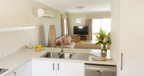 The Marina Hotel - Mindarie - Accommodation VIC 24