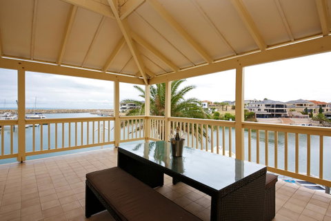 The Marina Hotel - Mindarie - Accommodation VIC 7