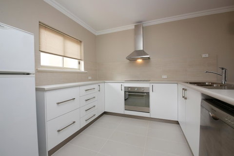 The Marina Hotel - Mindarie - Accommodation VIC 8