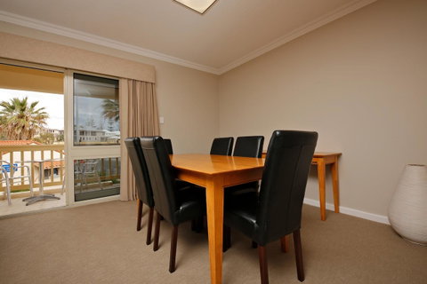 The Marina Hotel - Mindarie - Accommodation VIC 11