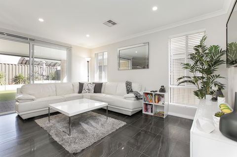Perth Comfy Stays - Accommodation VIC 2