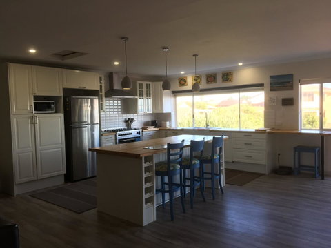 Halls Head Beach House - Accommodation VIC 4
