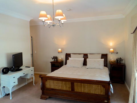 Lanterns Retreats - Accommodation VIC 3