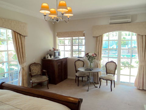 Lanterns Retreats - Accommodation VIC 4