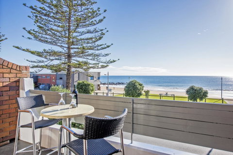 Beachfront Voyager Motor Inn - Accommodation VIC 0