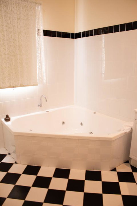 Stanley Hotel & Apartments - Accommodation VIC 11