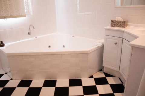 Stanley Hotel & Apartments - Accommodation VIC 12