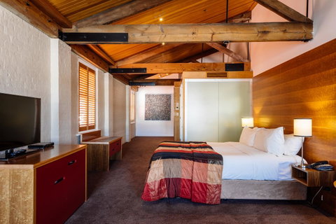 The Henry Jones Art Hotel - Accommodation VIC 25