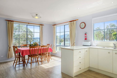 Omaroo Cottage Bruny Island - Accommodation VIC 6