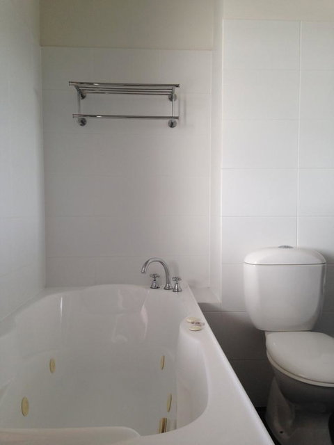 Auldington Hotel - Accommodation VIC 44