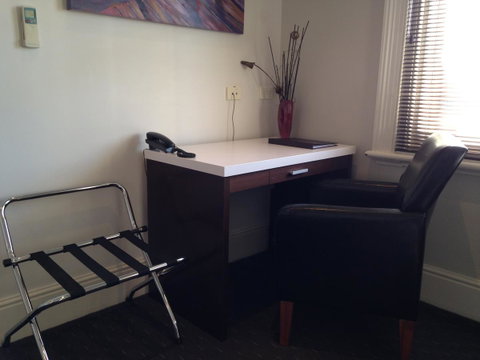 Auldington Hotel - Accommodation VIC 19