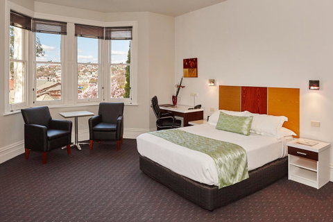 Auldington Hotel - Accommodation VIC 3