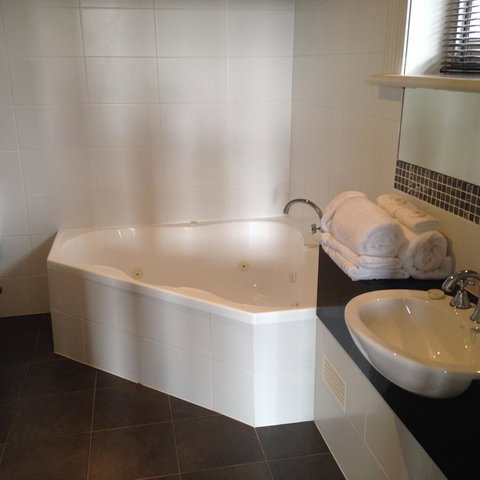 Auldington Hotel - Accommodation VIC 20