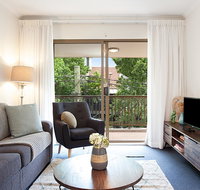 Newly-furnished 2-Bed Apartment with Gym and Pool - Accommodation VIC