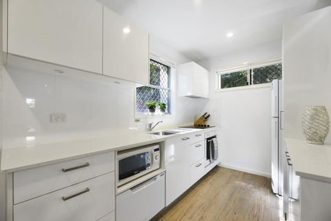 Noosa Heads Beach Comfort - Unit 3 Yaringa, 29 Noosa Drive - Accommodation VIC 3
