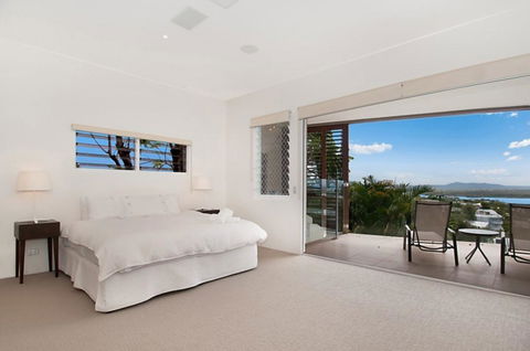 Noosa Penthouse Close To Hastings Street - Unit 2 Vue, 28 Edgar Bennett Ave - Accommodation VIC 1