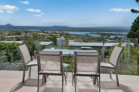 Noosa Penthouse Close To Hastings Street - Unit 2 Vue, 28 Edgar Bennett Ave - Accommodation VIC 0