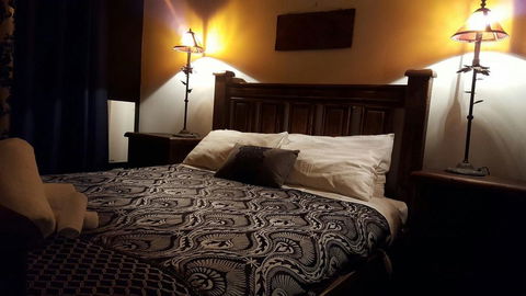 Oak & Barrel / 7 Twynam Street - Accommodation VIC 1