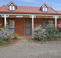 Oak Cottage - Tudor Village Unit 5 - Accommodation VIC