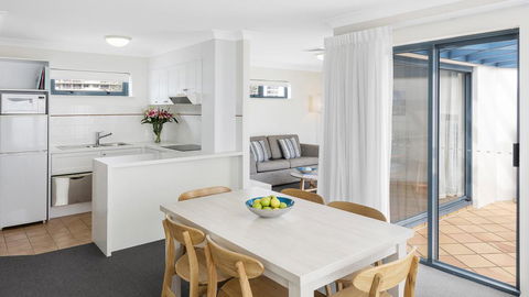 Oaks Gold Coast Calypso Plaza Suites - Accommodation VIC 3