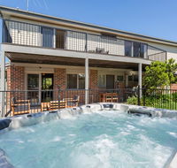 Ocean Breeze Retreat - with spa and space - Accommodation VIC