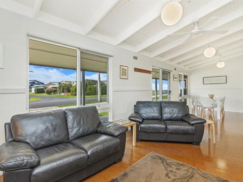 Ocean Spray Retreat - Accommodation VIC 1