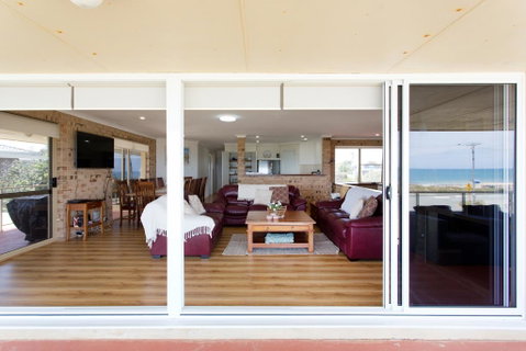 Ocean View Beach House - Accommodation VIC 2