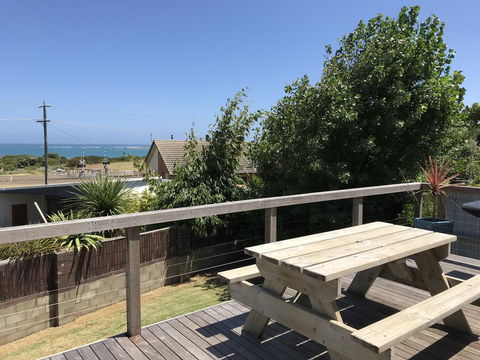 OCEAN VIEWS - Accommodation VIC 2