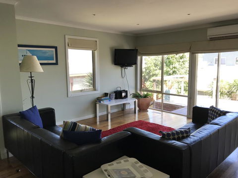 OCEAN VIEWS - Accommodation VIC 1
